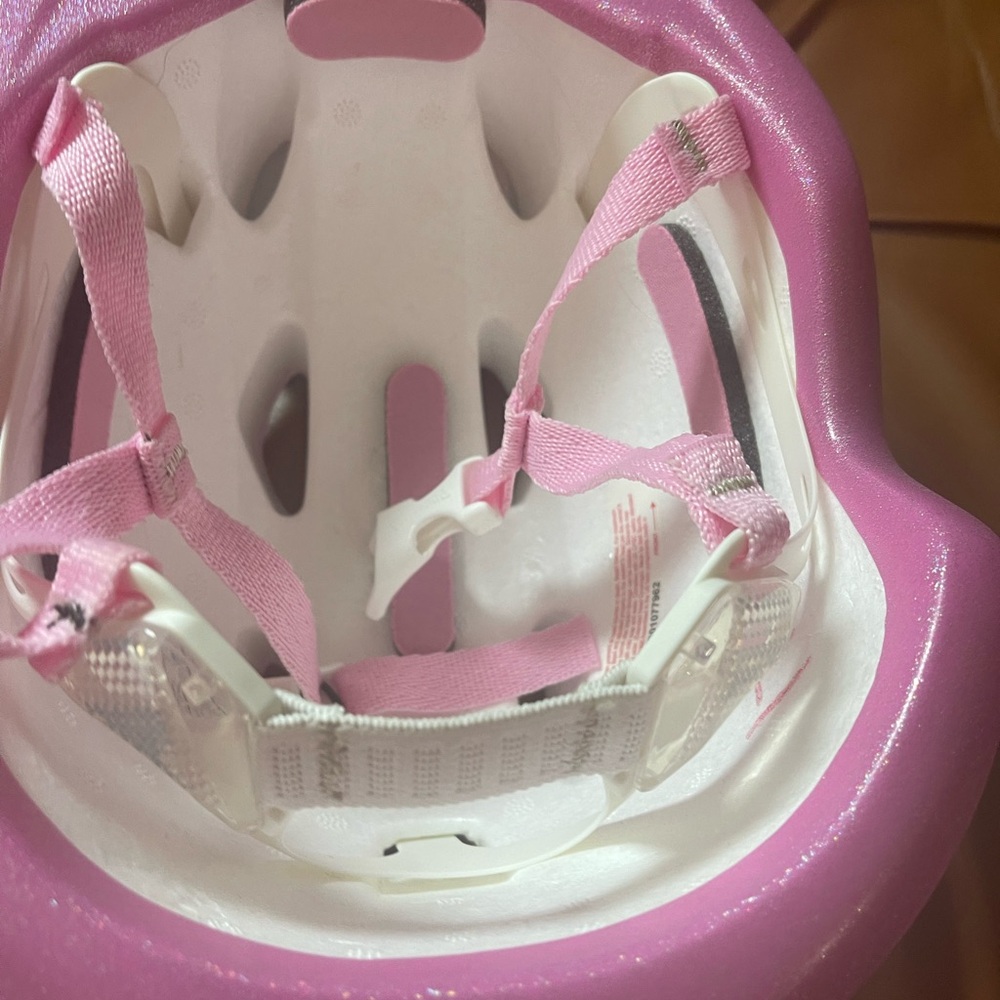 Disney Pink and White Minnie Mouse helmet with Bow - Picture 4 of 5